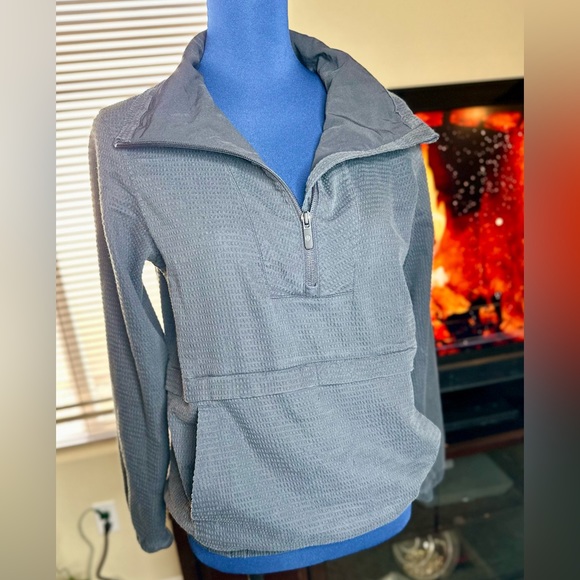 lululemon athletica Jackets & Blazers - EUC Lululemon Black Pack Light 1/2 Zip Pullover Convertible Backpack